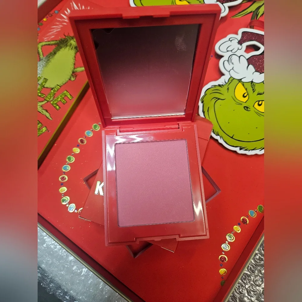 Kylie Jenner Autographed Signed Grinch PR Box NEW Cosmetics Never Been Used! - Picture 13 of 16